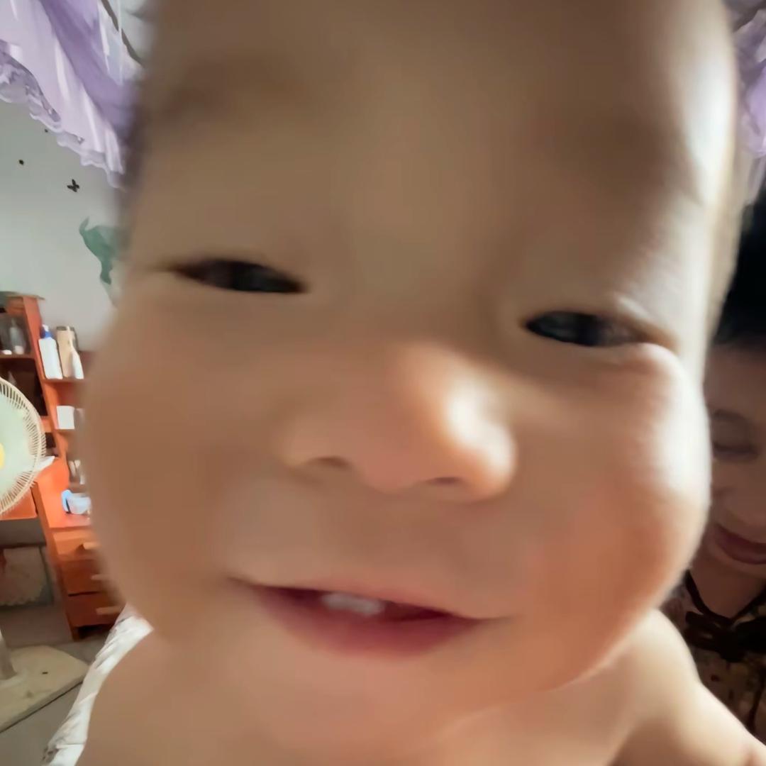 建萱.