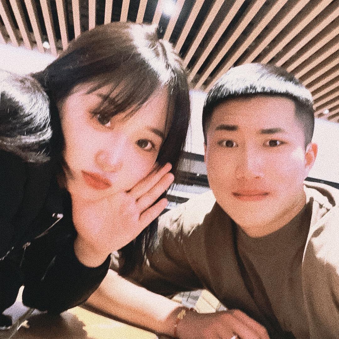 Gold（源根火锅服务员）