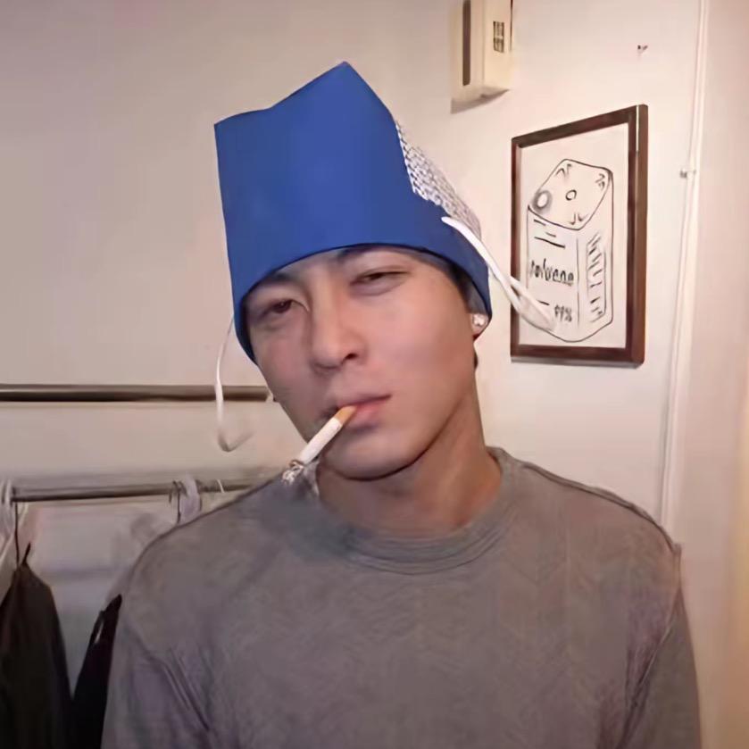 🗿