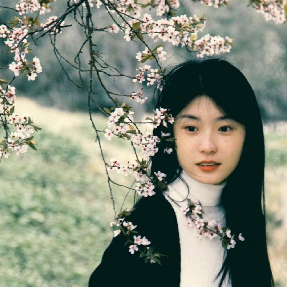 纯情螺丝粉美女
