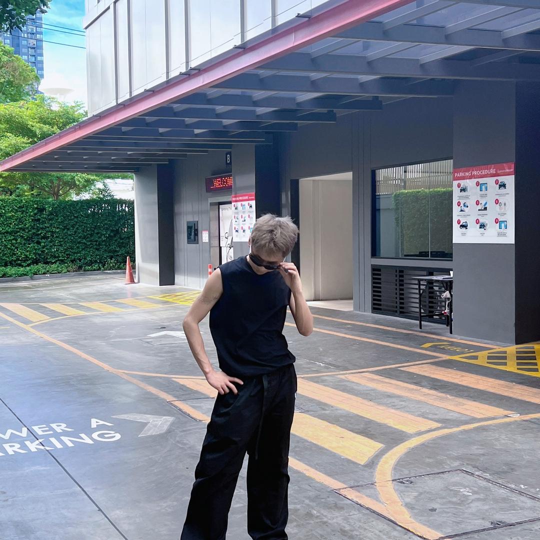七友.