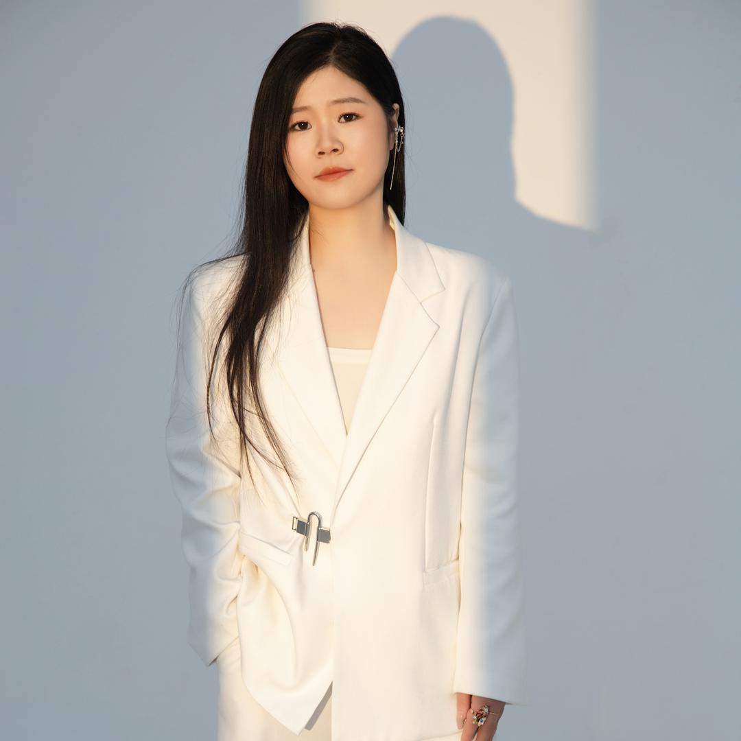 化妆师朱朱  婚纱礼服摄影