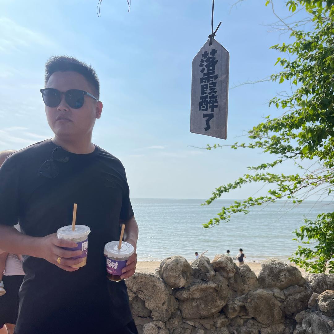 景龙爱玩狗