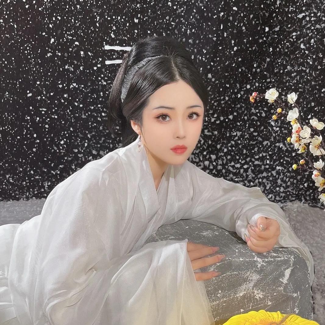 白 姑 娘