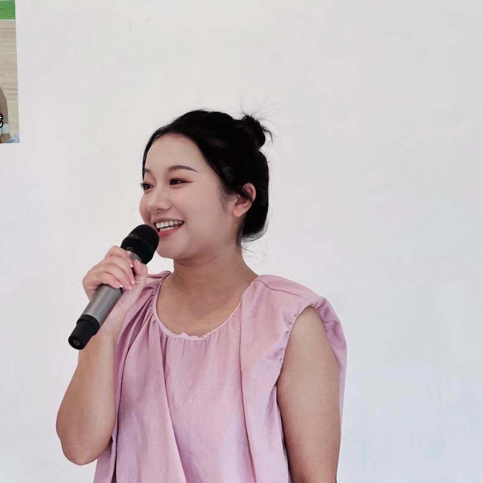 一个做婚礼主持的姣姣
