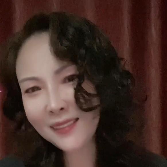 卿然一笑