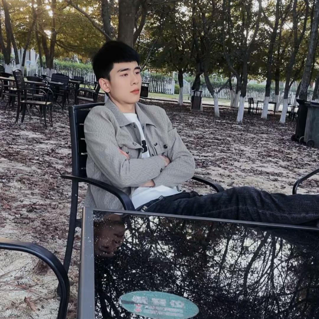 LY健公子.