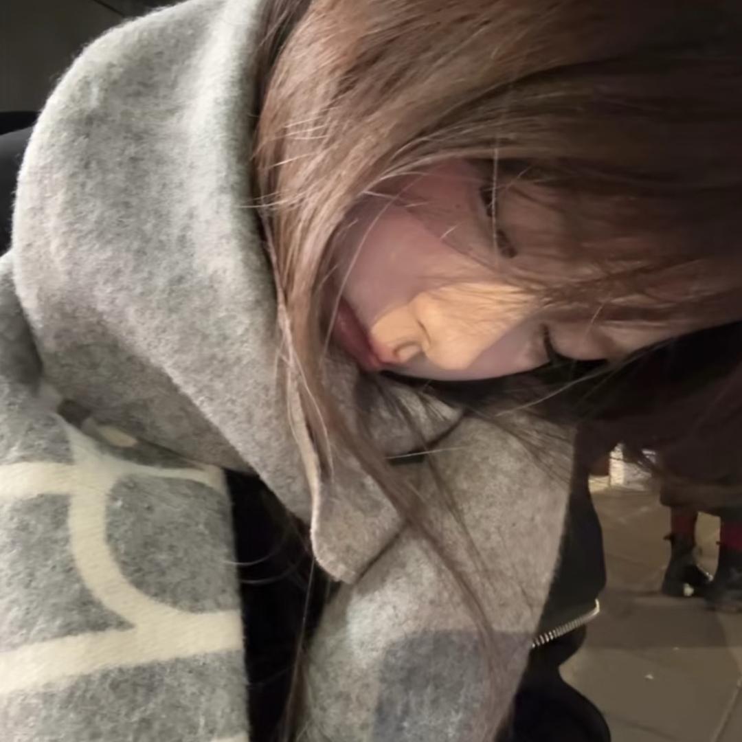 珺.