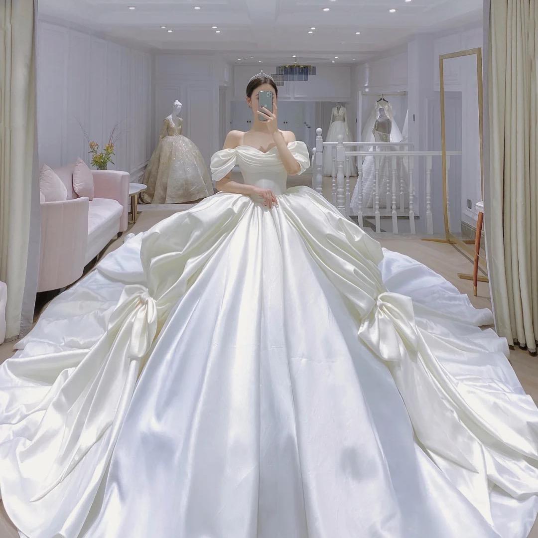 茂名婚纱礼服出租、新娘跟妆、拍婚纱照✨