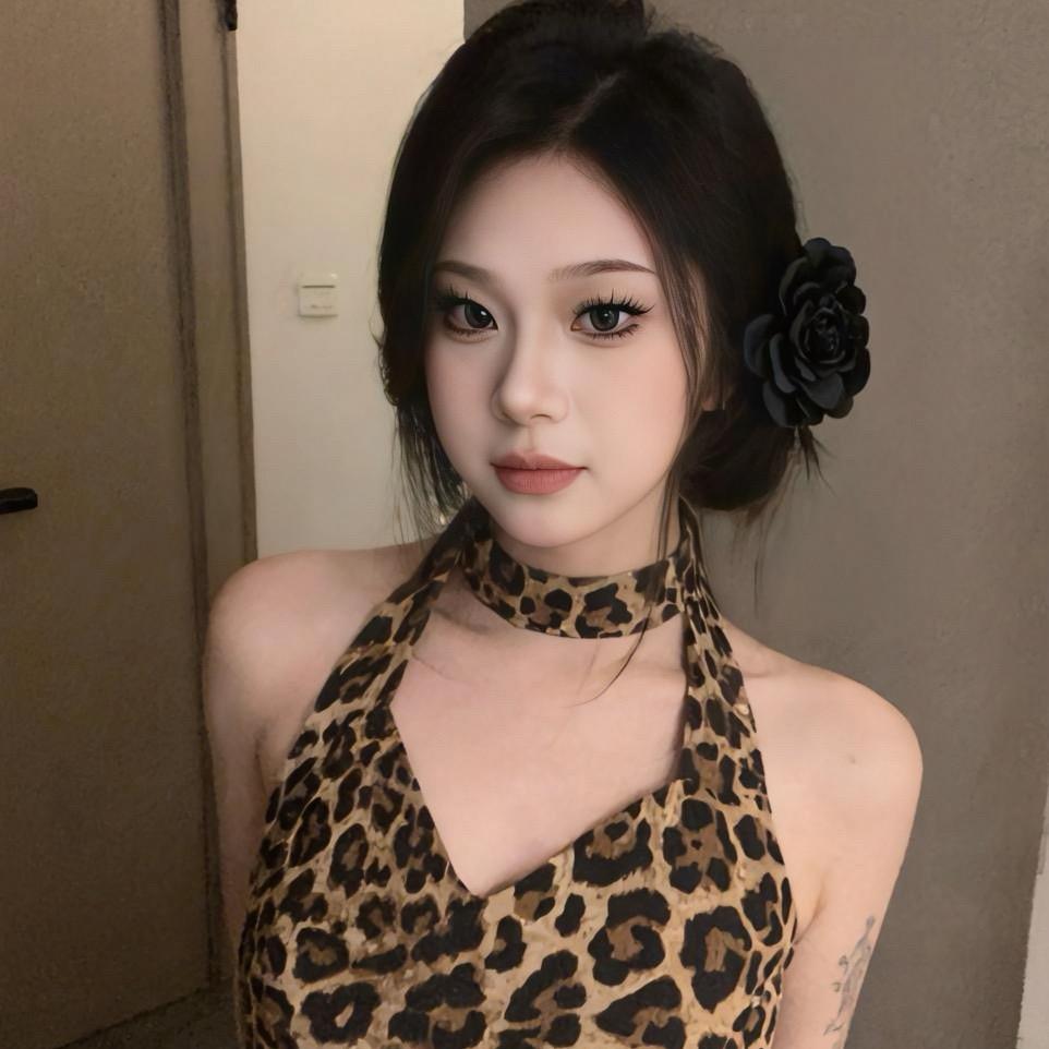 周周.