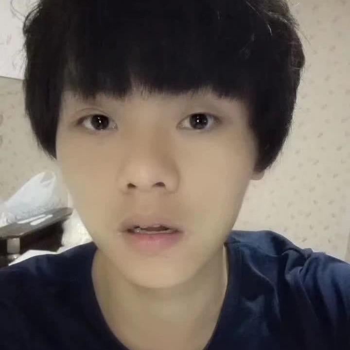 红围巾小伟哥说故事