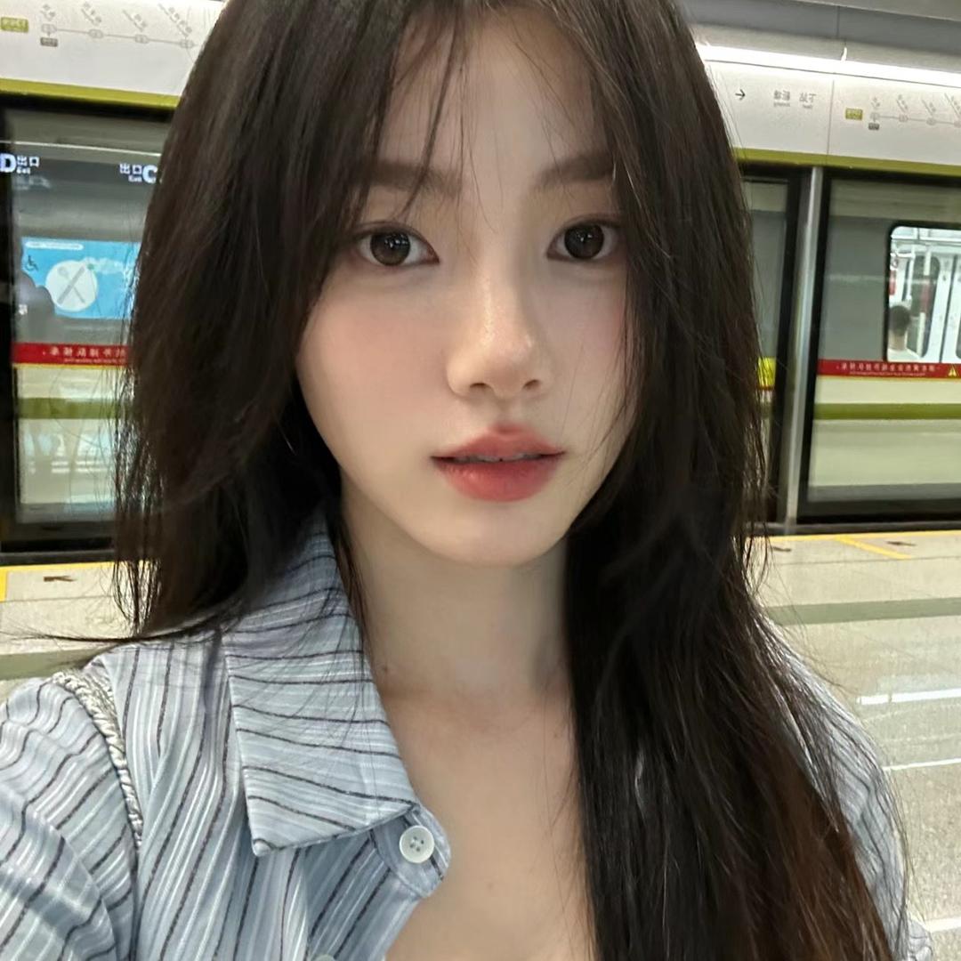 晗晗.