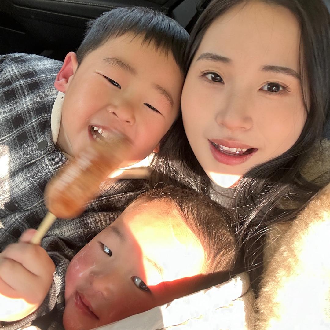 轩畅麻麻吖
