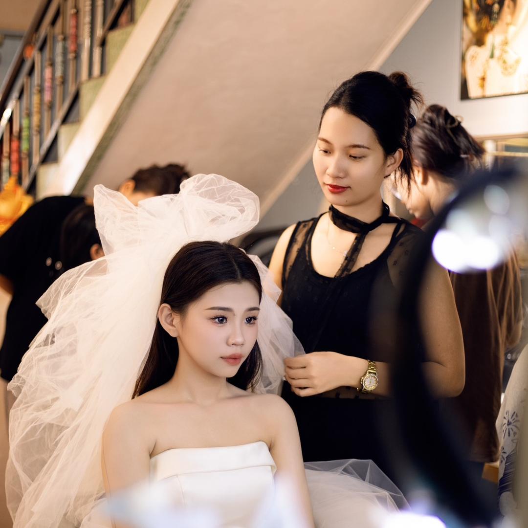 明舞菀女王婚纱店