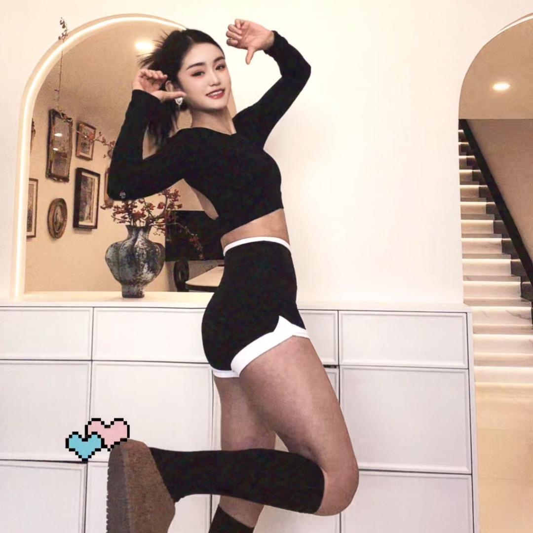 女子健身教练LiLi