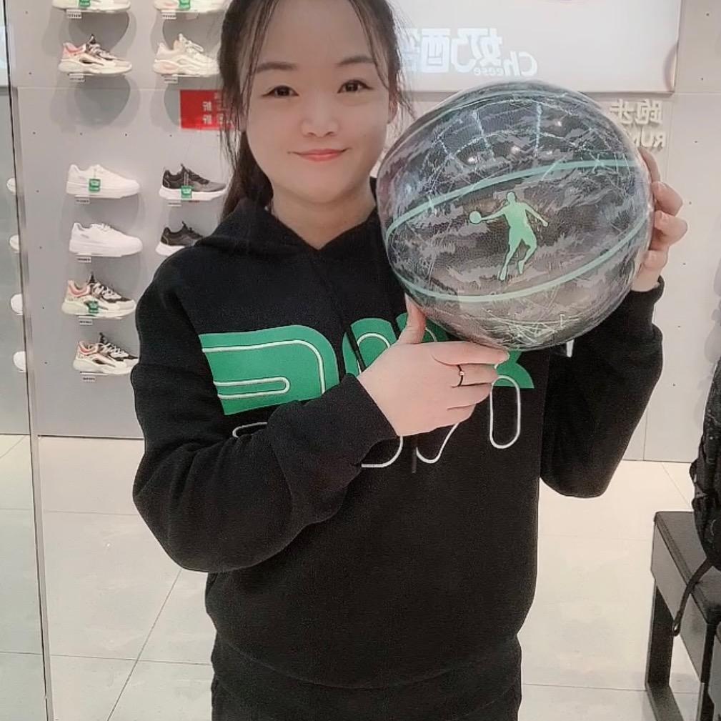 我叫李姐在裕民＂乔丹＂上班大家多多关照