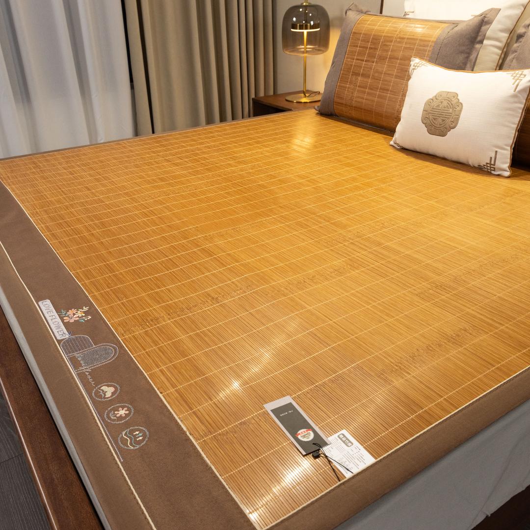 尉小尉家里做凉席