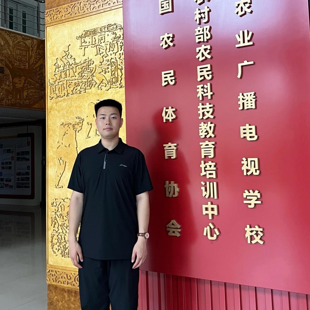 99年村支书贺晓东