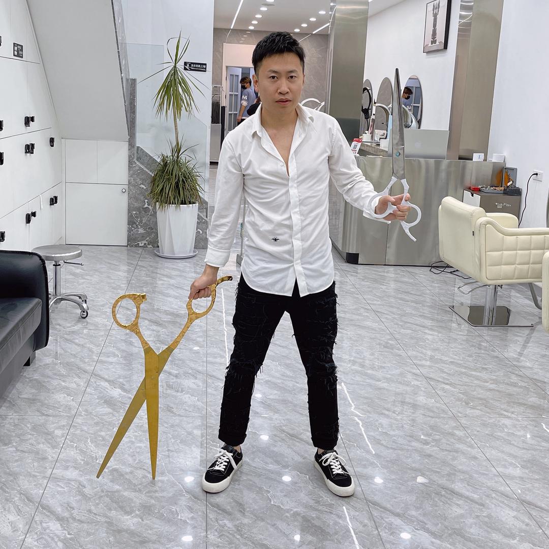 阿猛户外教剪发
