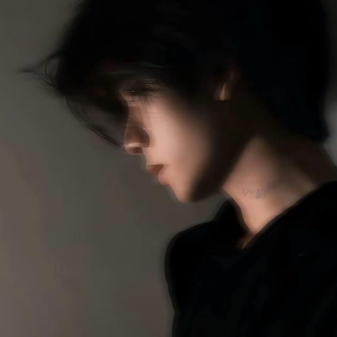 东 慕