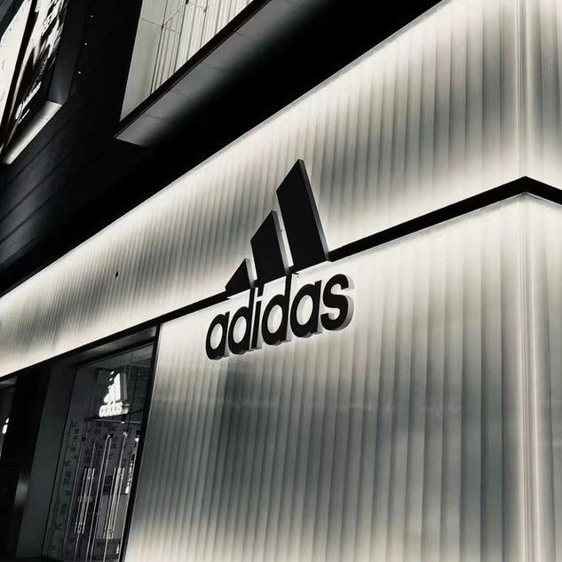 滔搏成都万象城adidasMBC