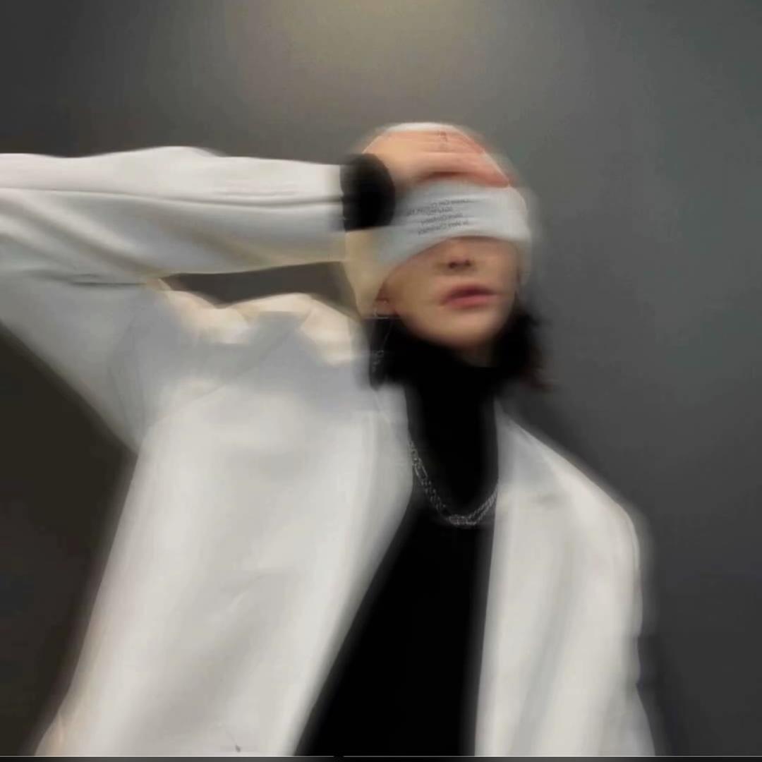 依依