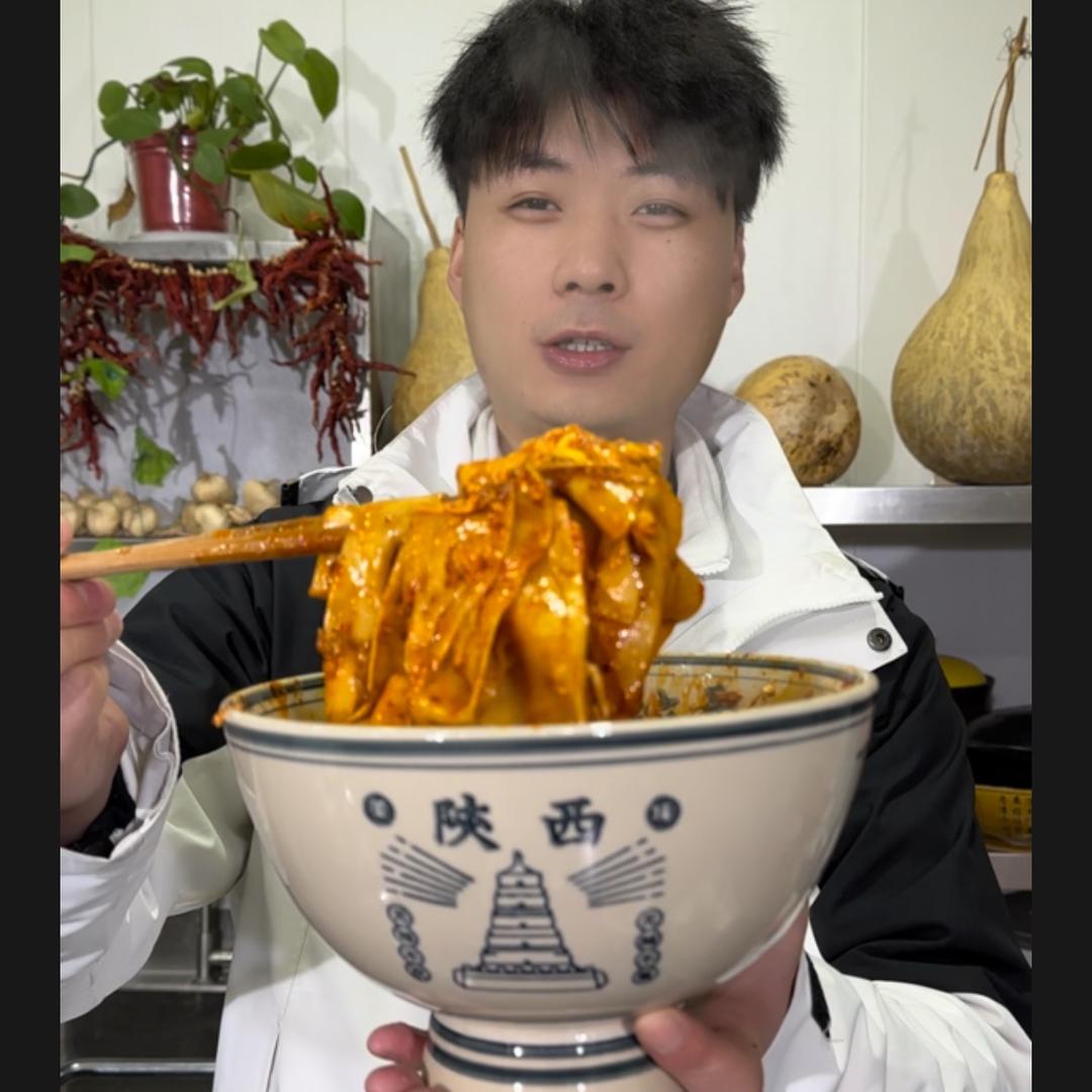 小华吃胖了