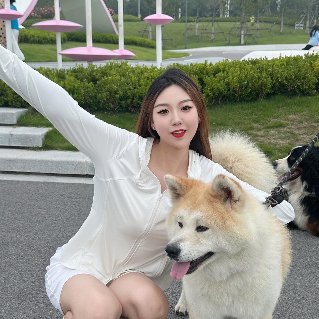 XI.