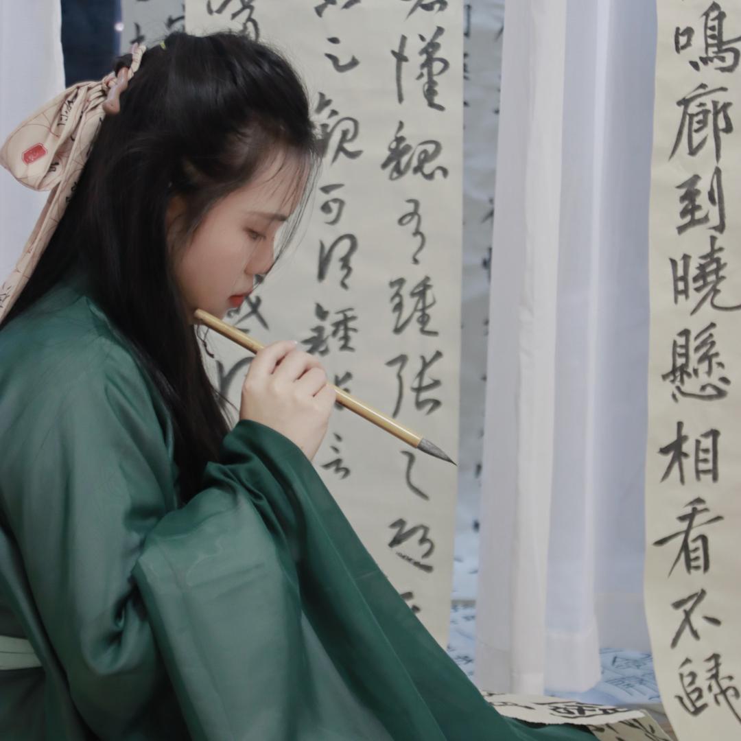 小太阳在练字