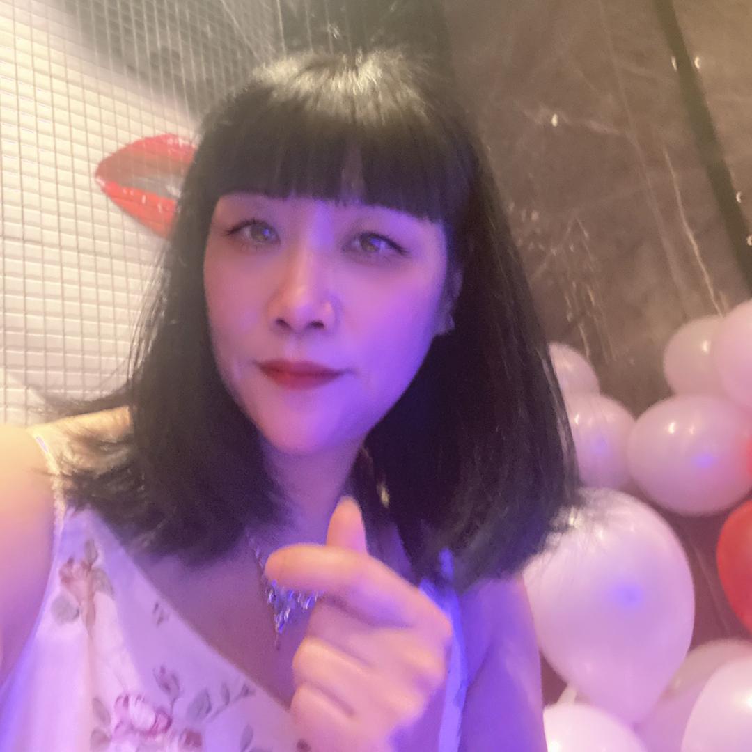 爱笑的姐姐。