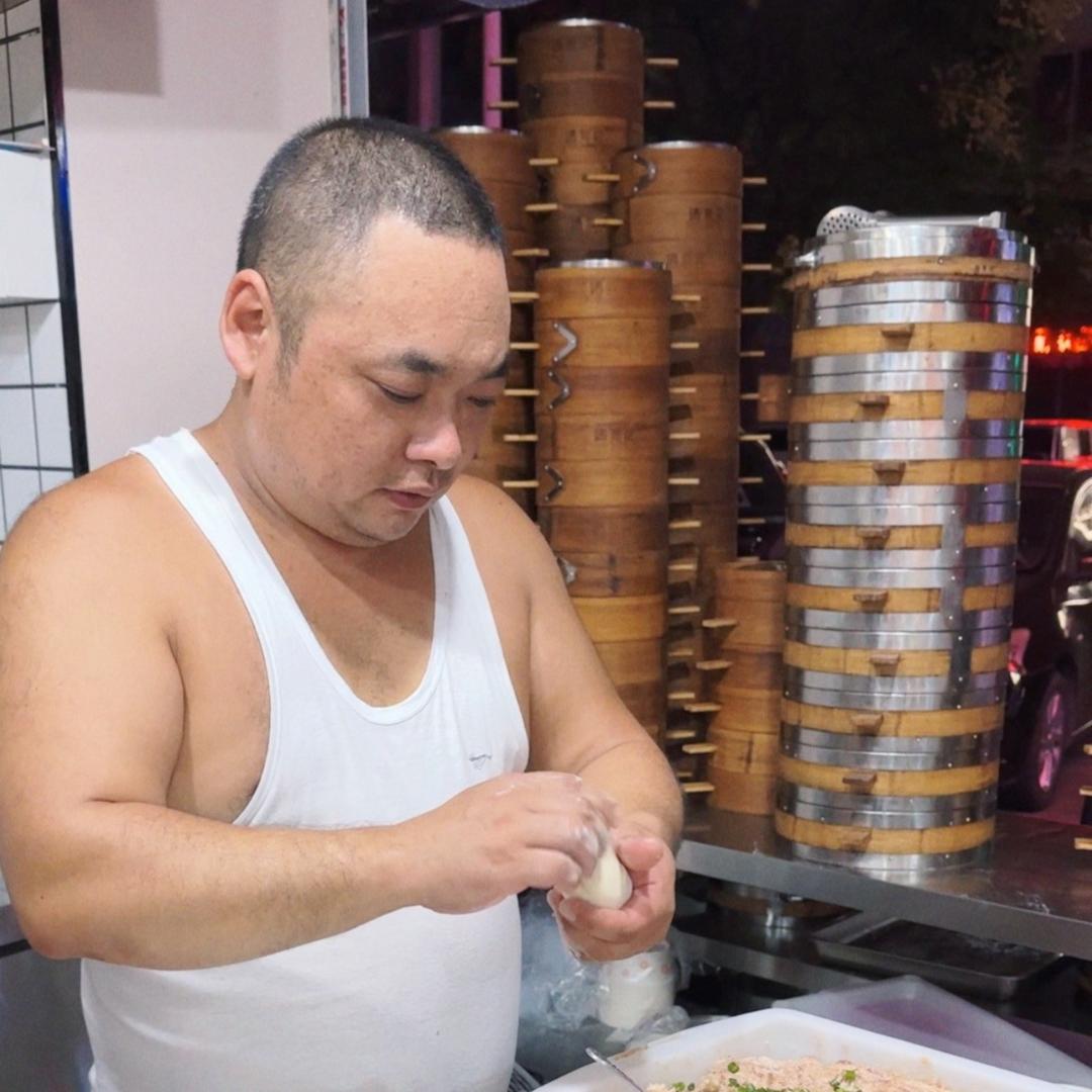 捏包子的建哥