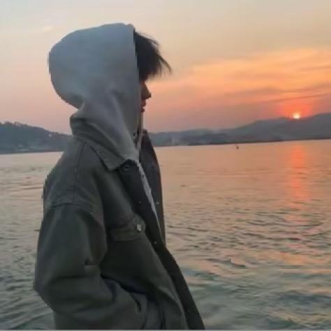 老奶奶扶我过马路（闯红灯）🐰ྀི