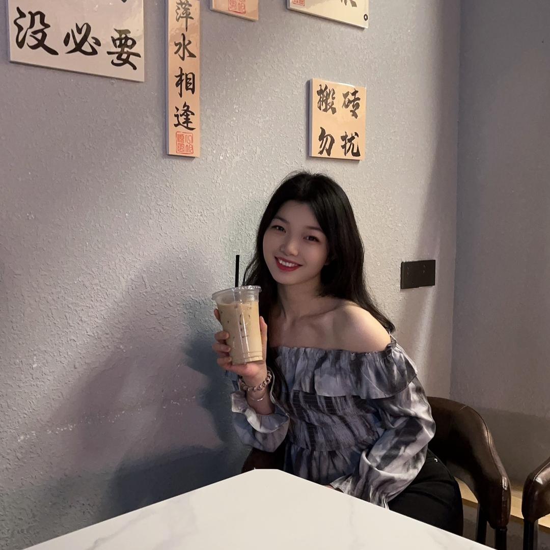 美女怎么会ᵉᵐᵒ😏