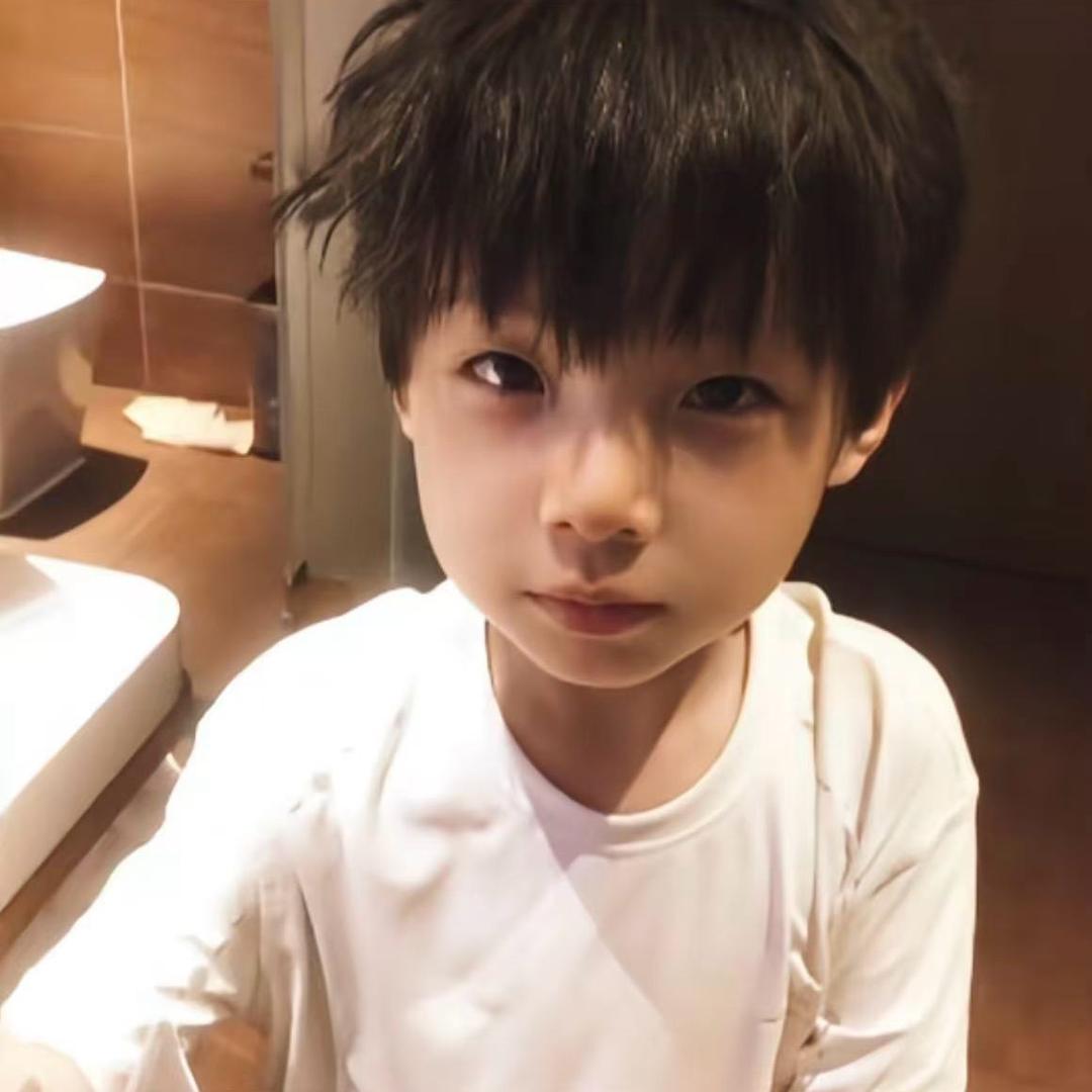 你看起来像个笨蛋