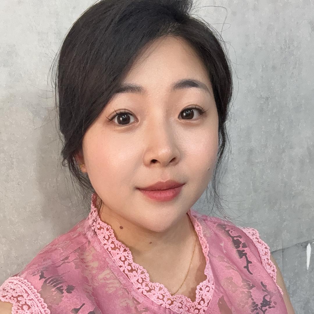 👩🏻圆溜溜的美少女