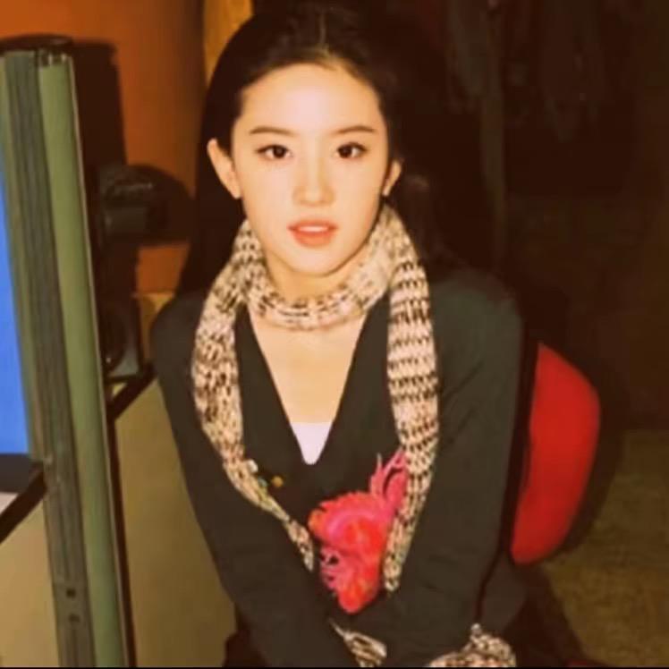 小J.