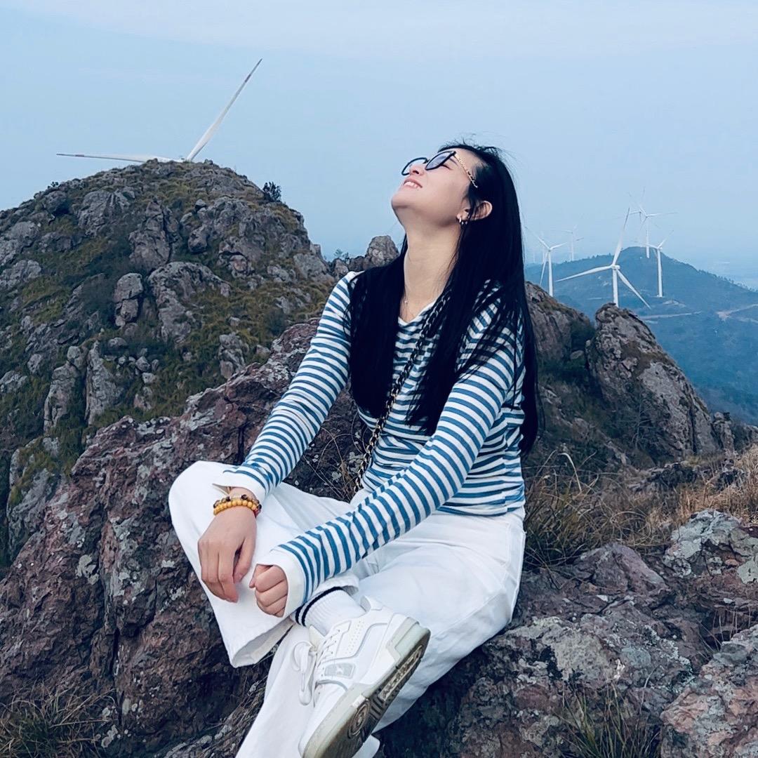 爱笑女孩三妹