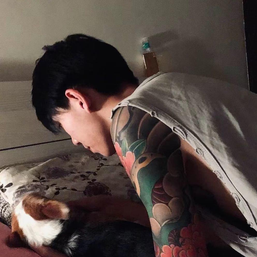陳   .