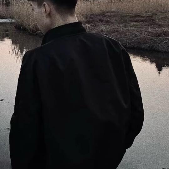 殷  鹏  超