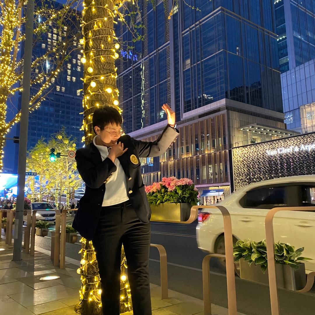 爱笑的小闫