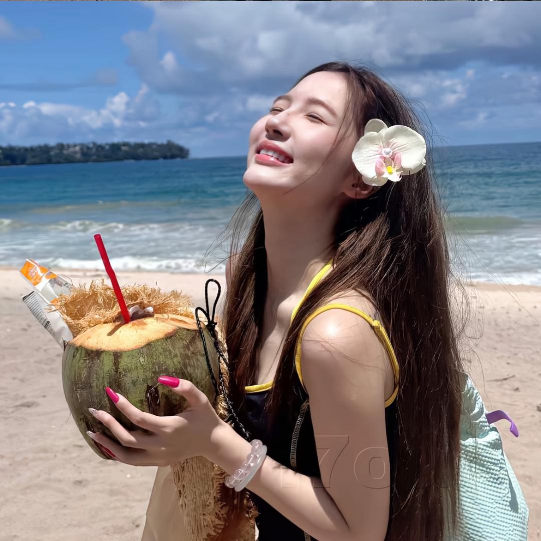 瑶摇奶昔🥛.