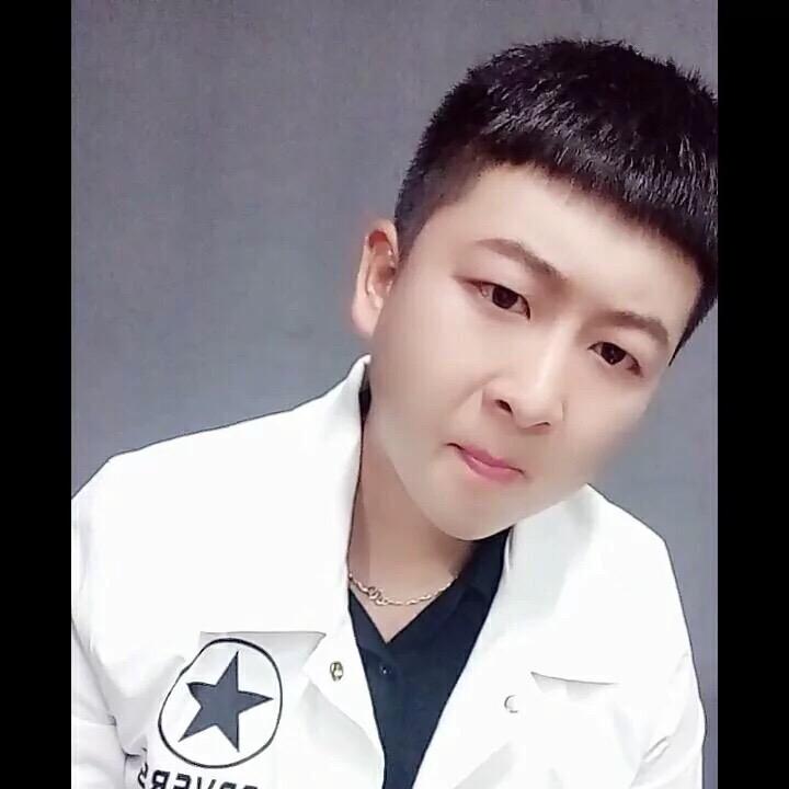 《王巍巍》🐅