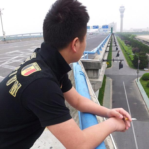 王 美 丽