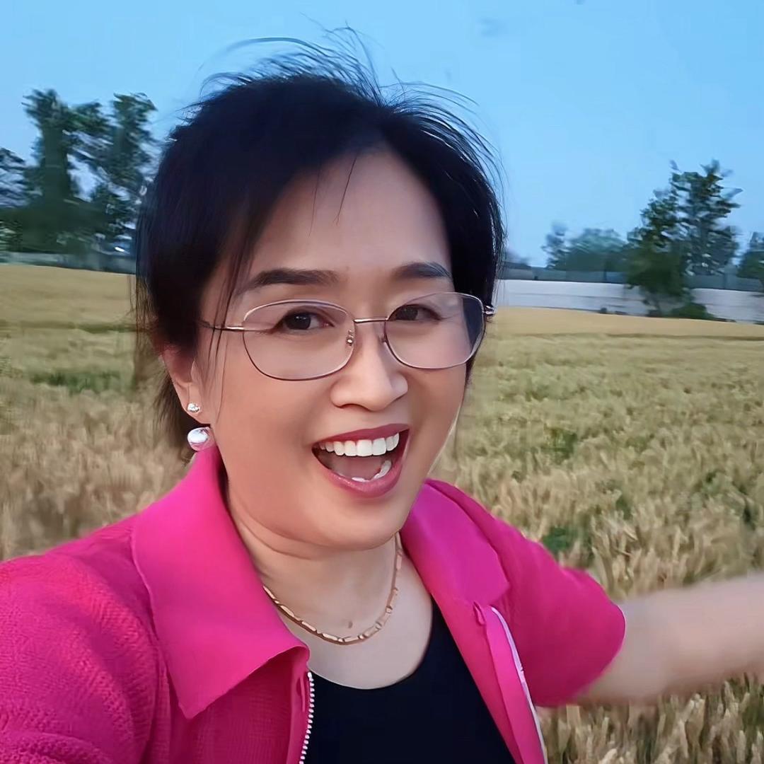 华姐（苗妈）