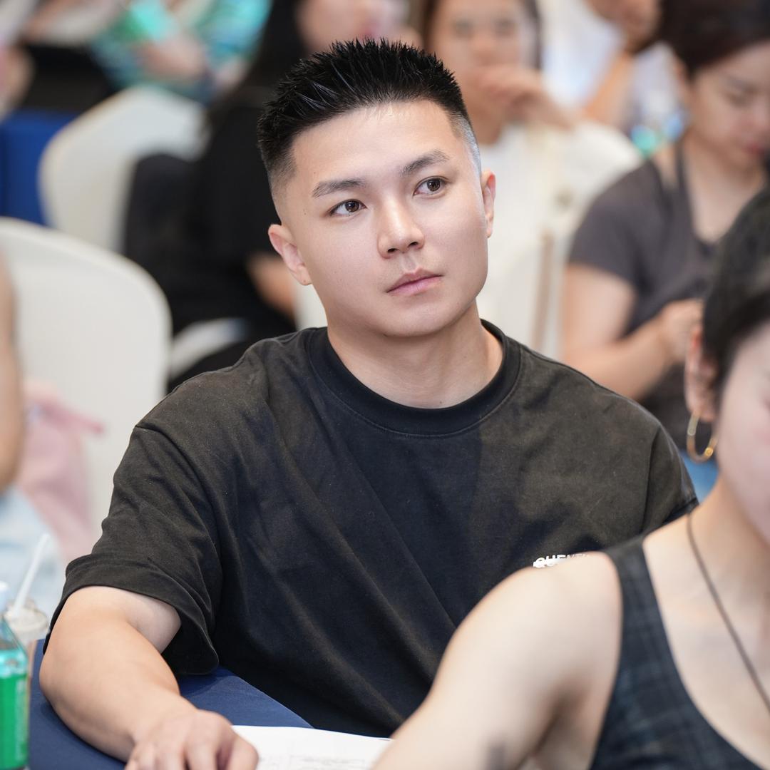 小周（健身版）