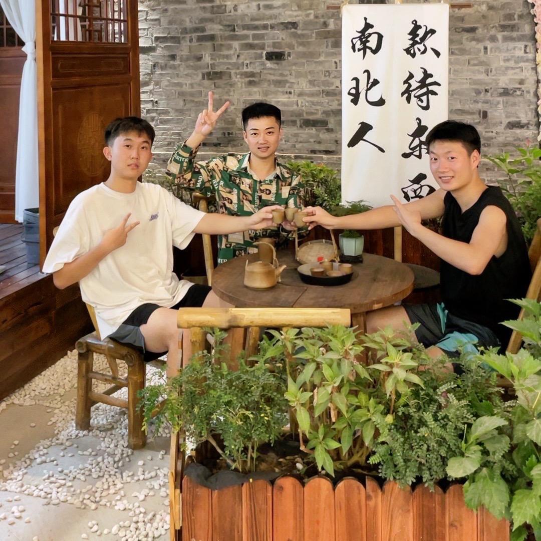 笑飞哥生活号-招女徒弟