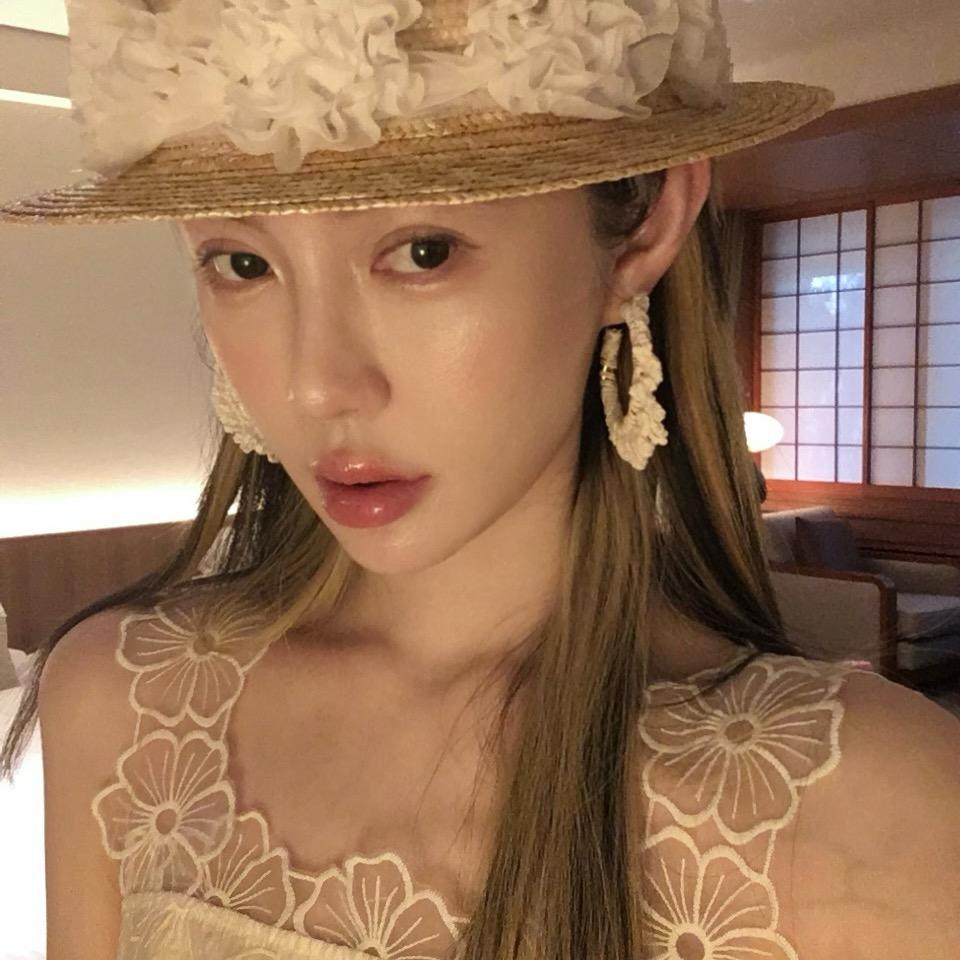 Mona穿搭