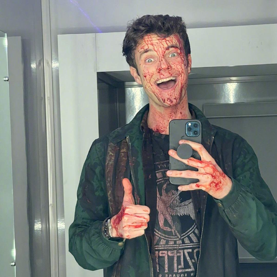 七季爱摸鱼子酱