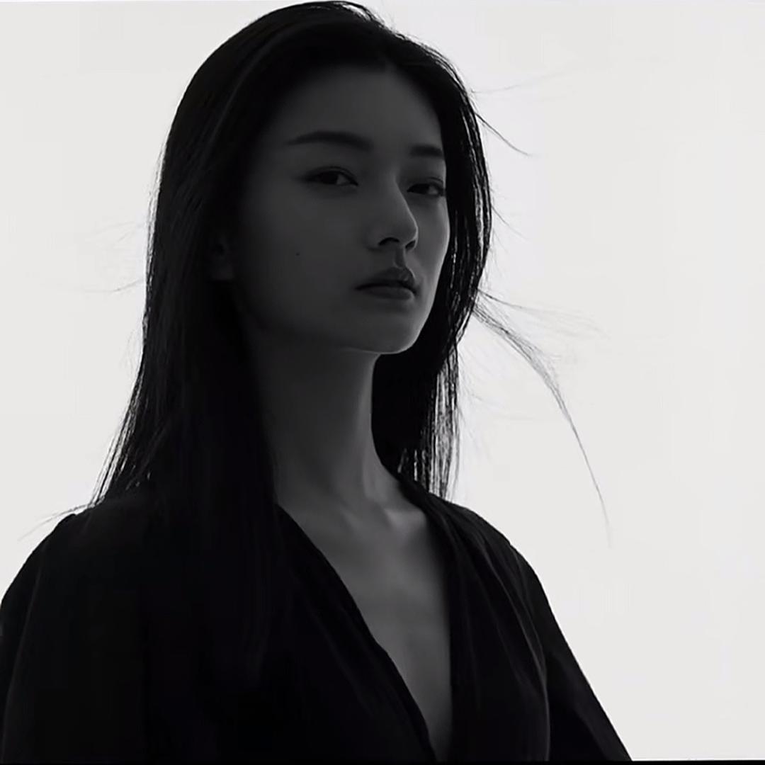 维妮.