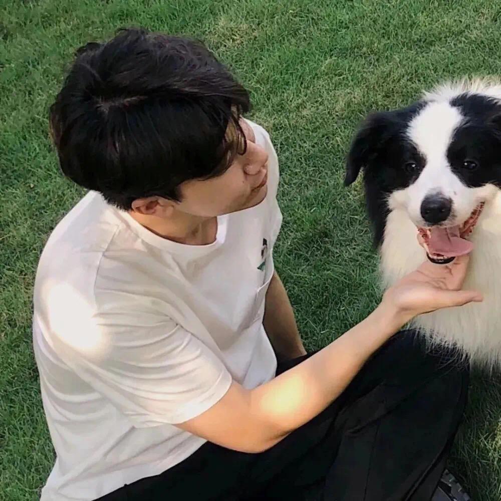 伴她终      ，